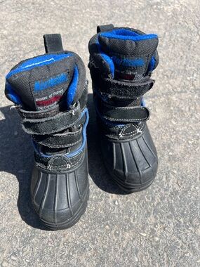 Northside Kids Black and Blue Snow Boots with Dual Velcro Straps